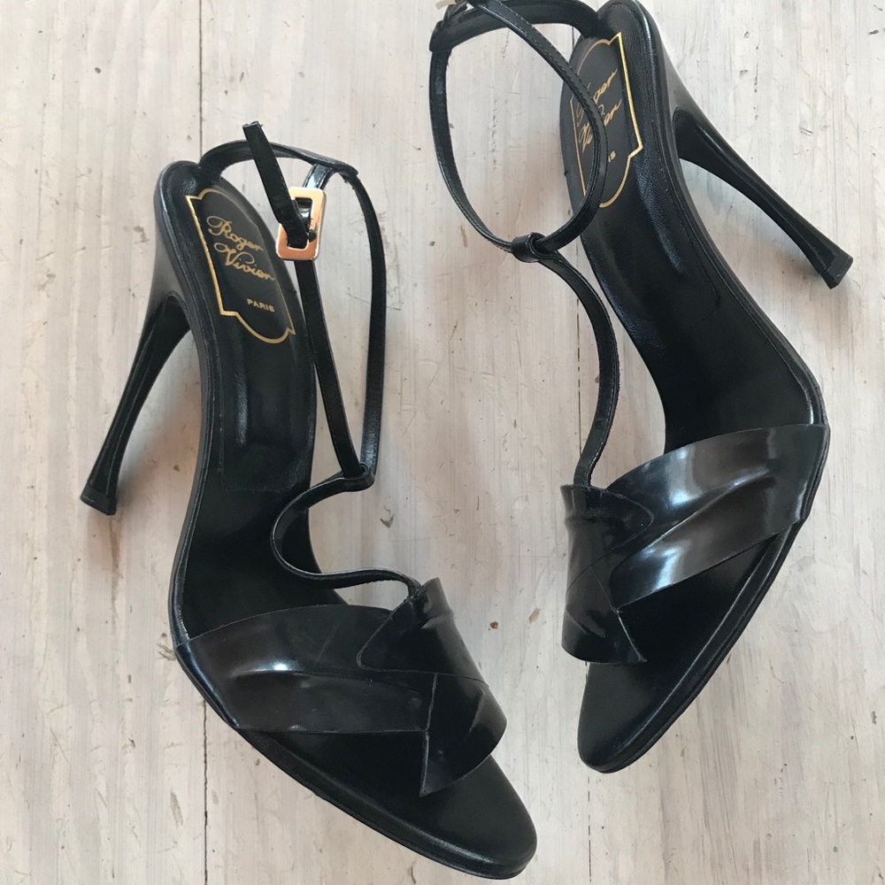 NEW! Roger Vivier Paris T-strap Heel